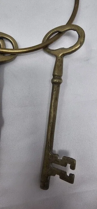 Vtg 5 Large Brass Skeleton Keys Ring Prop Jail Prison Gate Decorative Victorian - Picture 5 of 11